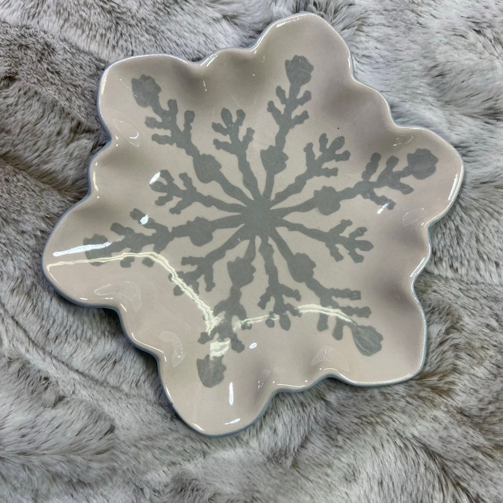 [St. Nicholas Square] Winter Frost Snowflake Cocktail Plates Holidays Christmas - Picture 7 of 8